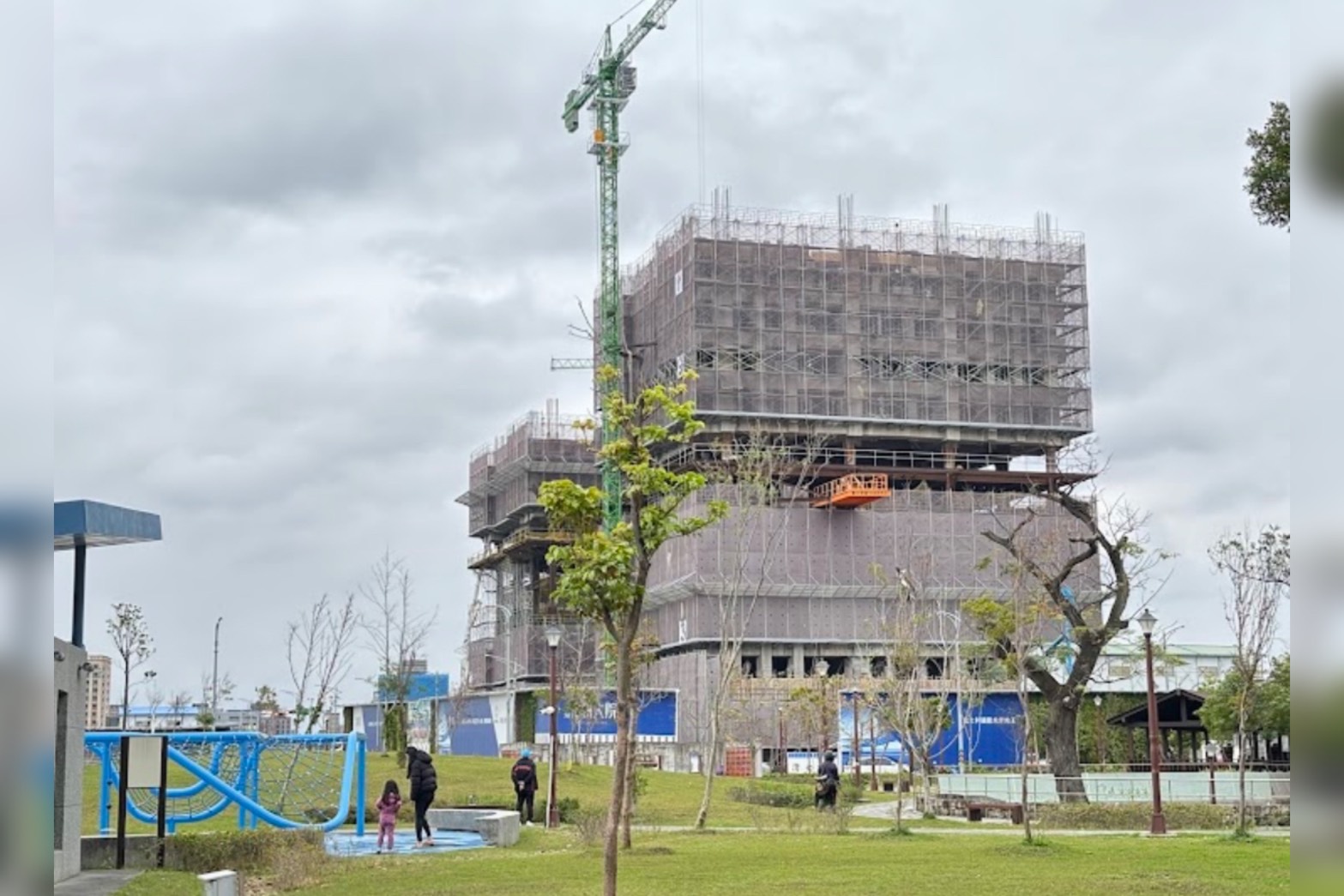 外界指控，位於北士科範圍內的歷史建物「汾陽居」並未按照規定進行審議，最終也無法避免被拆除的命運。圖/取自Google maps （Kevin Yang貼文）