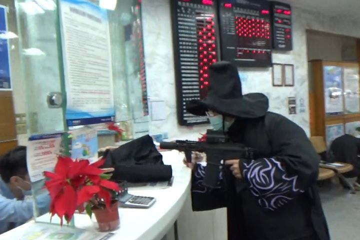 銀行被搶了嗎？ 士林警防搶演練超吸睛　快打部隊火速壓制歹徒