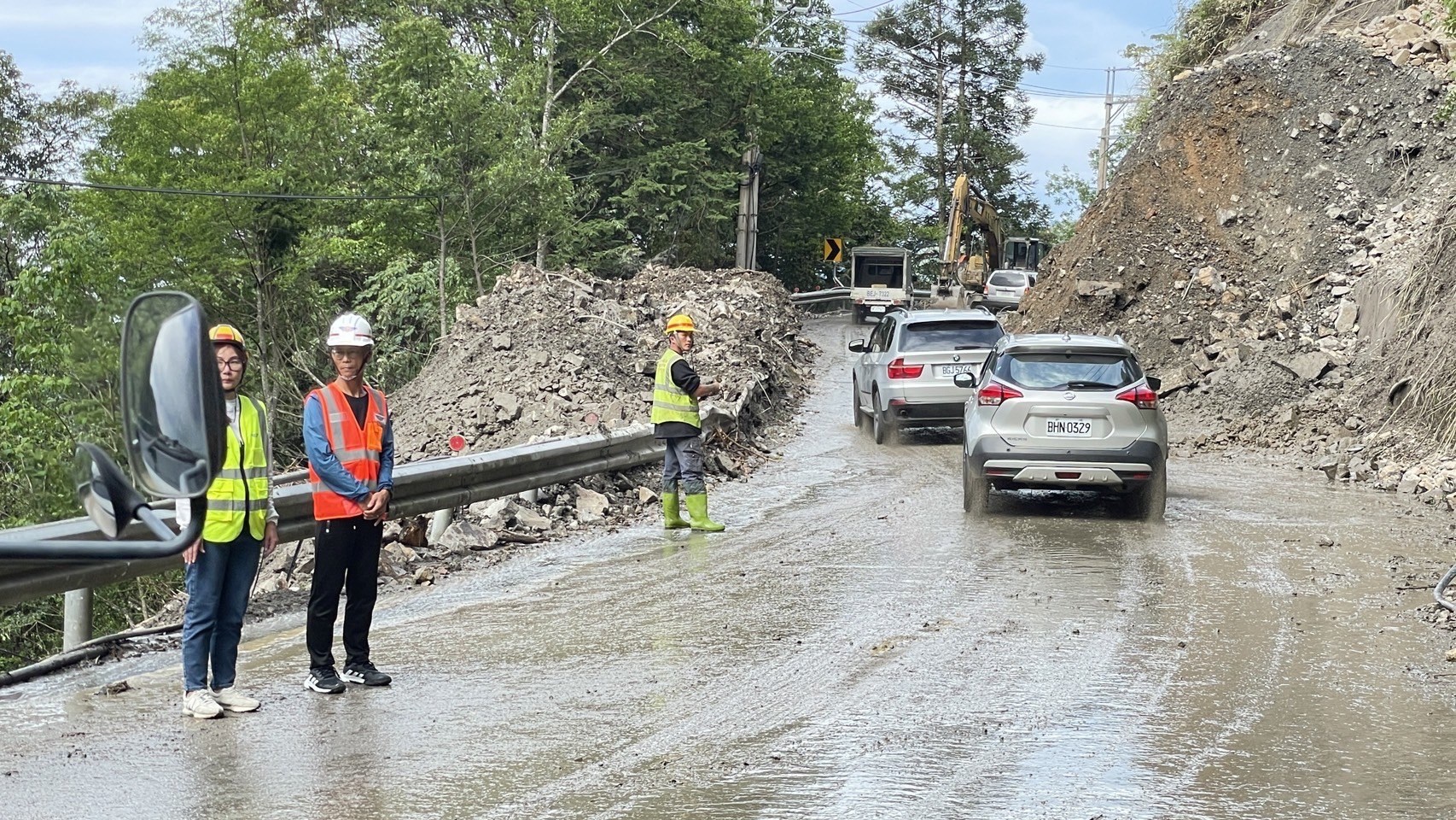 中橫公路宜蘭支線發生大規模坍方，目前路段已搶通，但為安全起見施行整點短暫放行。圖/取自交通部公路局網站