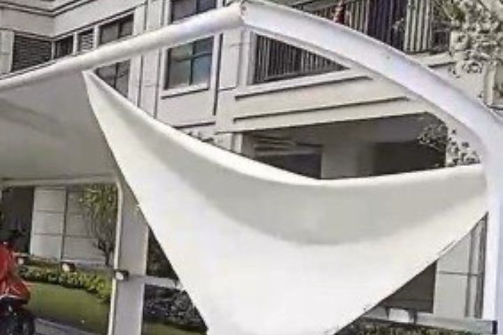 江西女子從12樓墜落奇蹟生還 還能呼救：我還沒死！
