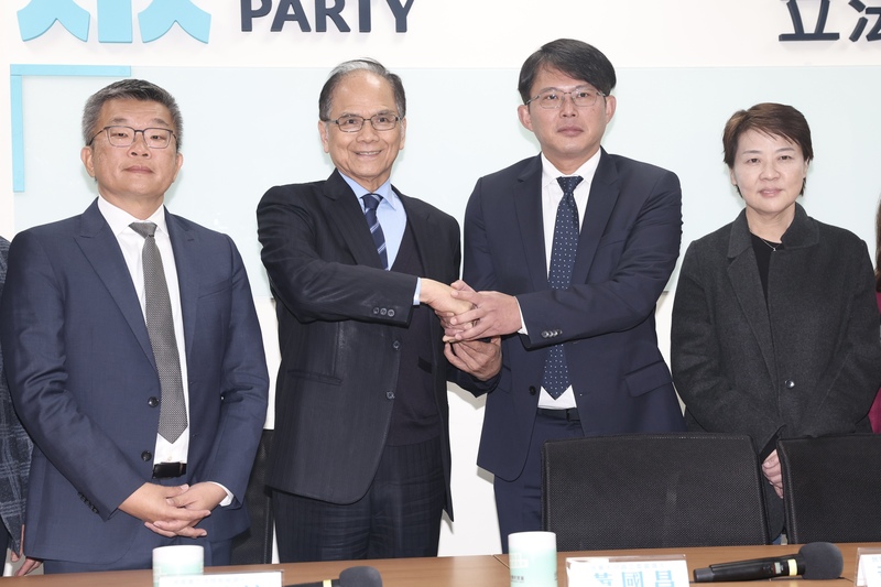 游錫堃今（29日）中午發公開信，認同民眾黨國會4改革訴求，下午原定4點半抵民眾黨會見，但提到一個小時到。圖／中央社