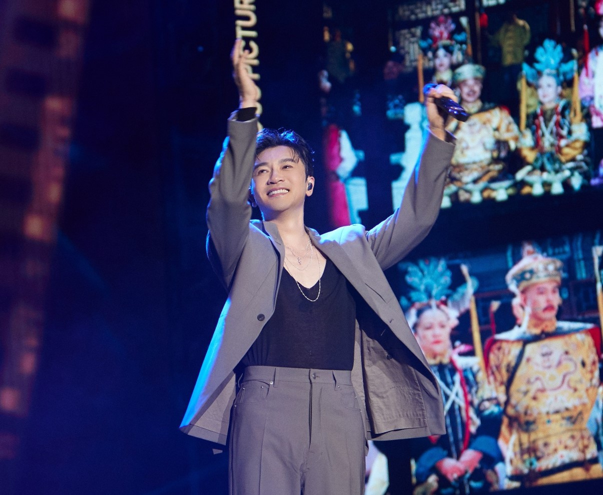 出道35年的蘇有朋首次舉辦《在多重宇宙遇見你》大型個唱巡演，演唱包括「小虎隊」時期〈青蘋果樂園〉〈愛〉〈蝴蝶飛呀〉等歌曲。圖/鵲兒喜娛樂經紀提供