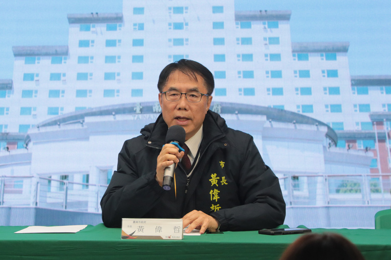 免費營養午餐　黄偉哲才罵北市炫富轉頭就跟進　羅智強：臉不痛嗎