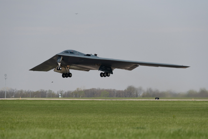 【以伊衝突】B-2執行對伊朗核設施轟炸任務 美媒揭川普拍板過程 