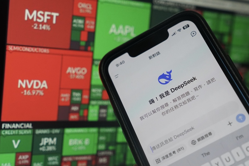 中國大陸新創公司深度求索DeepSeek橫空出世引發全球熱議，圖為美國股市27日（美國時間）受DeepSeek衝擊。圖/中央社