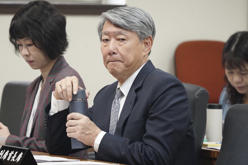 經濟部長郭智輝(圖)表示將先派員考察菲律賓種電事宜。圖/中央社