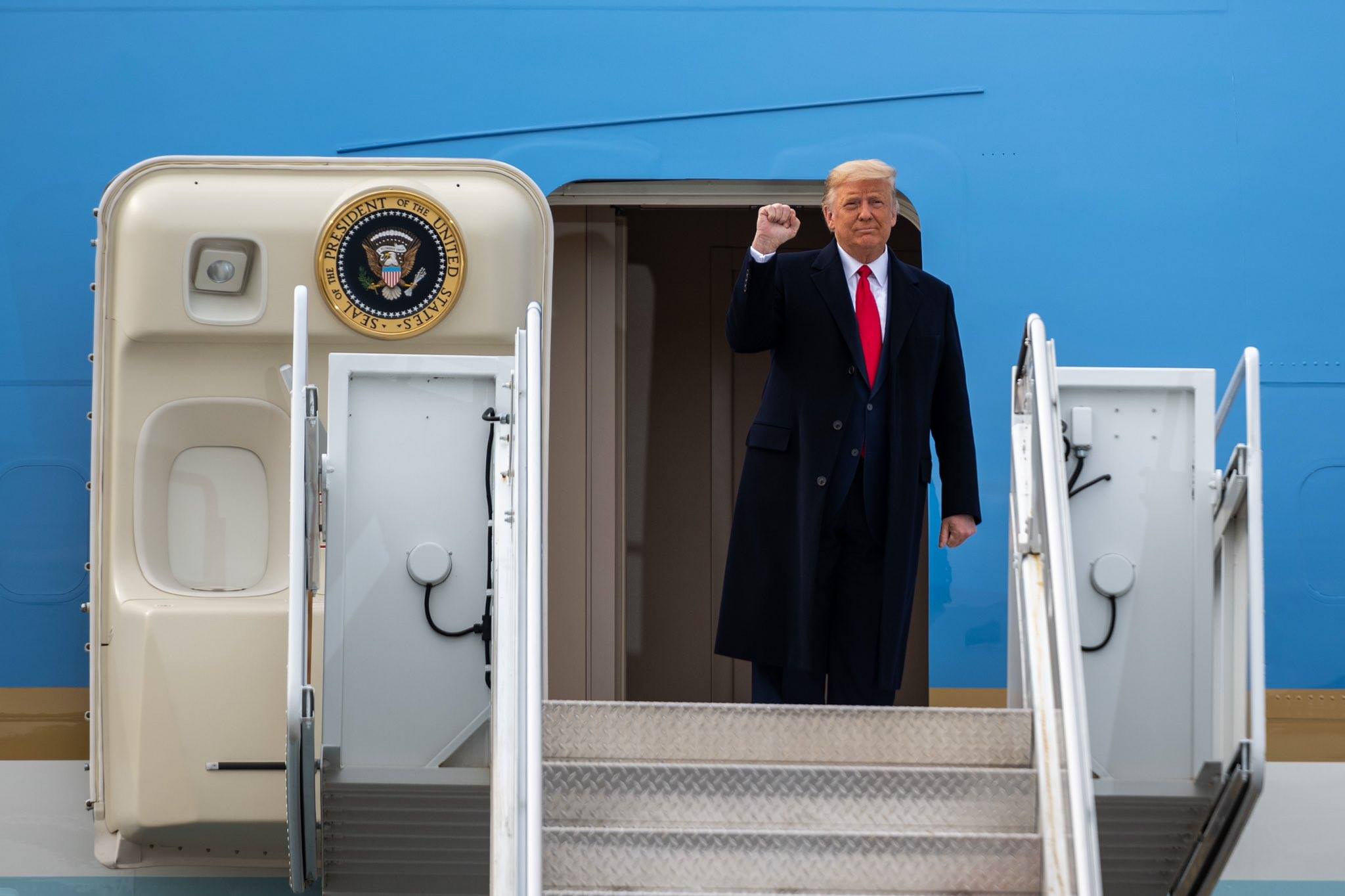 川普因誇大其淨資產欺騙貸款人，被重罰3.549億美元。圖/取自Donald J. Trump臉書