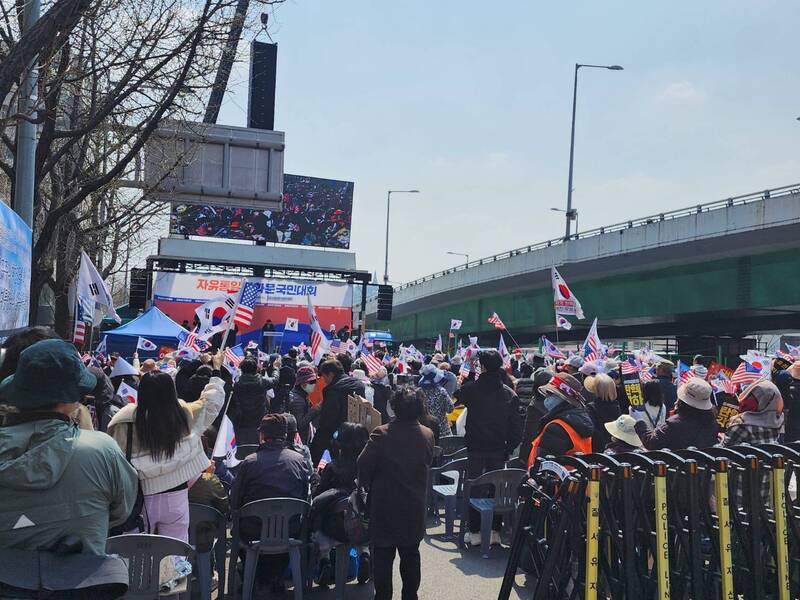 【梅花評論】韓國模式    回歸憲法化解民進黨引戰毀台危機