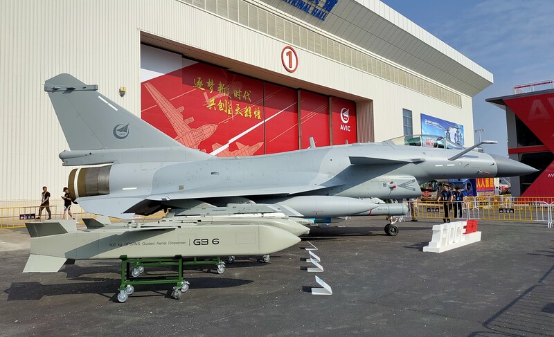 巴基斯坦使用中國製殲-10（J-10CE）戰機擊落多架印度軍機。圖為2024年珠海航展展出的J-10CE。圖/中央社
