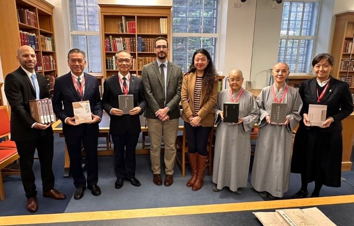 東西方文明對話新篇章   劍橋大學典藏證嚴上人法藏