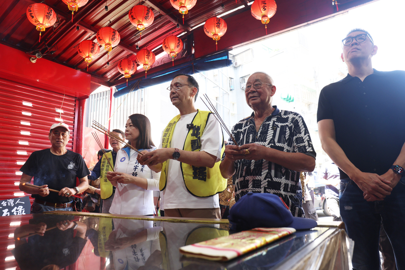 國民黨主席朱立倫稱宋建樑行納粹禮是在「諷刺民進黨綠共」，引起外界關注。圖/中央社