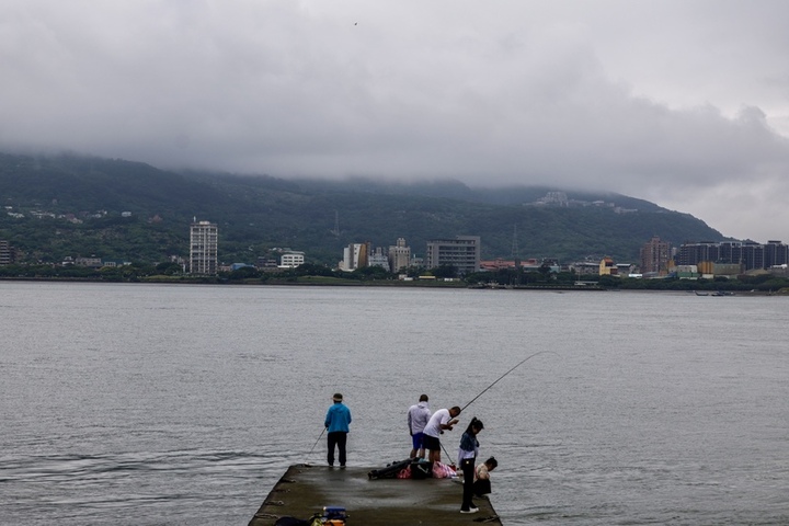 封面漸離水氣仍多　午後山區及東半部局部雨勢較大