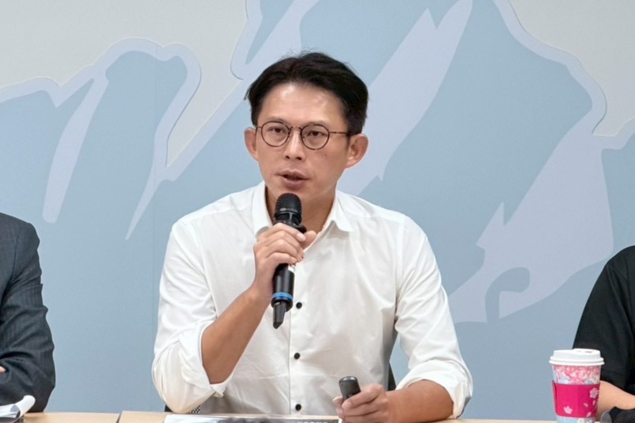 邱垂正放話拒李貞秀質詢　黃國昌：不容行政官員決定誰是立委