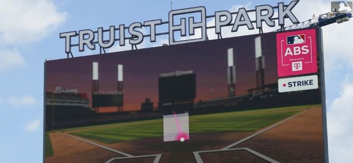 如有球員提出挑戰時，現場的大螢幕將同步播放這一顆球通過本壘板時的動畫。圖/取自MLB網頁mlb.com