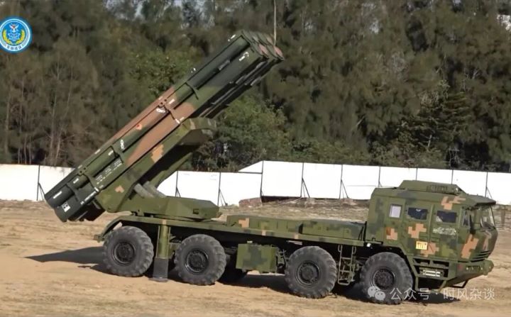 PHL-191遠程火箭砲系統,具備模組化發射設計,可搭載不同口徑火箭彈。圖/取自東部戰區微博