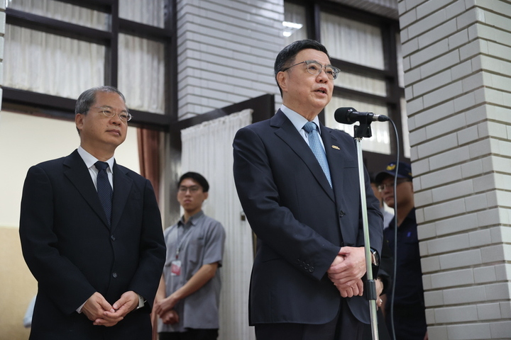 針對颱風假是否改由中央宣布，行政院長卓榮泰1日表示，颱風假實施須因地制宜，既有制度已行之多年。圖/取自中央社