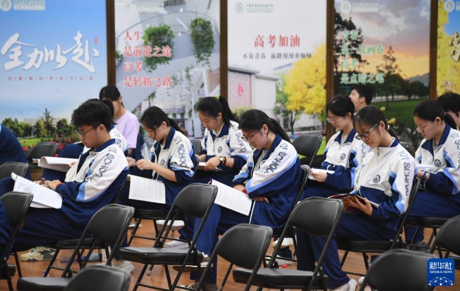 1436萬人報考大學創新高 重考生近35% 極度競爭