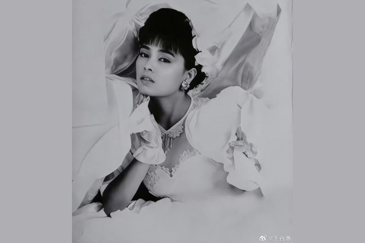 台灣資深歌手千百惠突發疾病在北京病逝 享年62歲