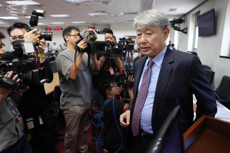 經濟部長郭智輝因談話頻頻出狀況，如今連營不少立委也不挺，應是內閣改組的第一人選。圖／中央社