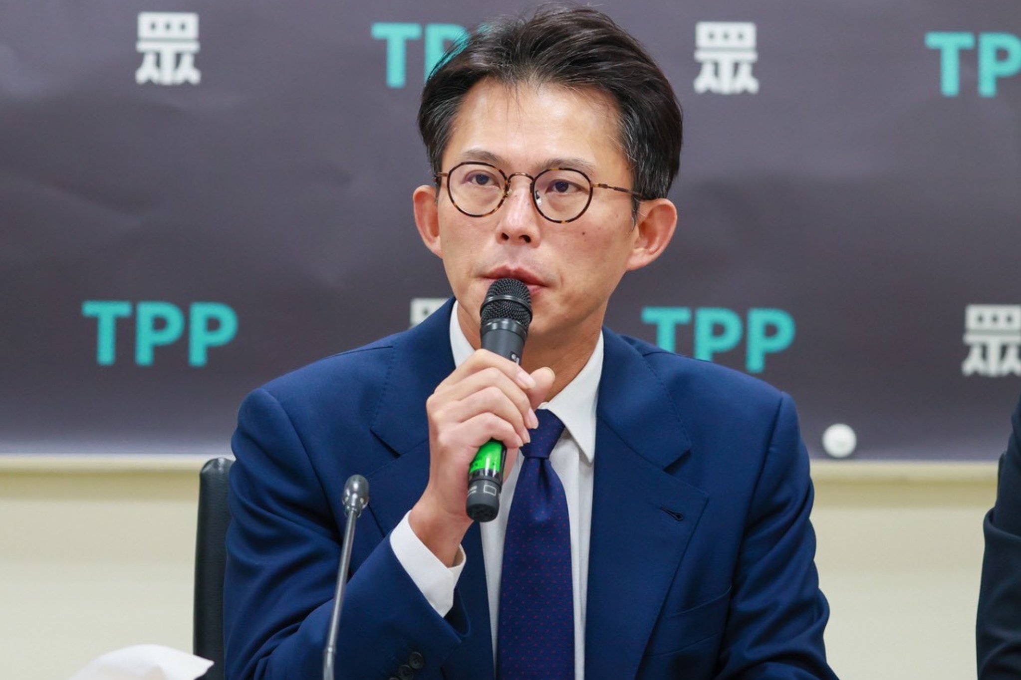 彈劾案不出席！批賴清德躲在卓榮泰身後　黃國昌：你不是專制皇帝