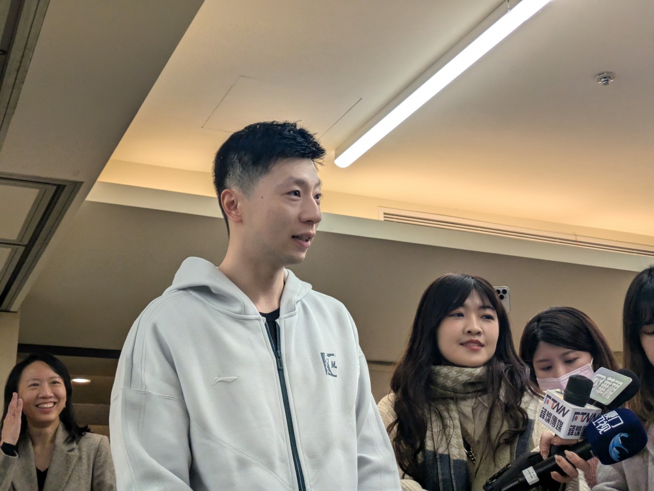 馬辦邀請的陸生團中，馬龍從首站起到哪裡都是焦點，沒想到大陸網友一句「走進盤絲洞」竟被衍生為「物化女性」。圖／高陸攝
