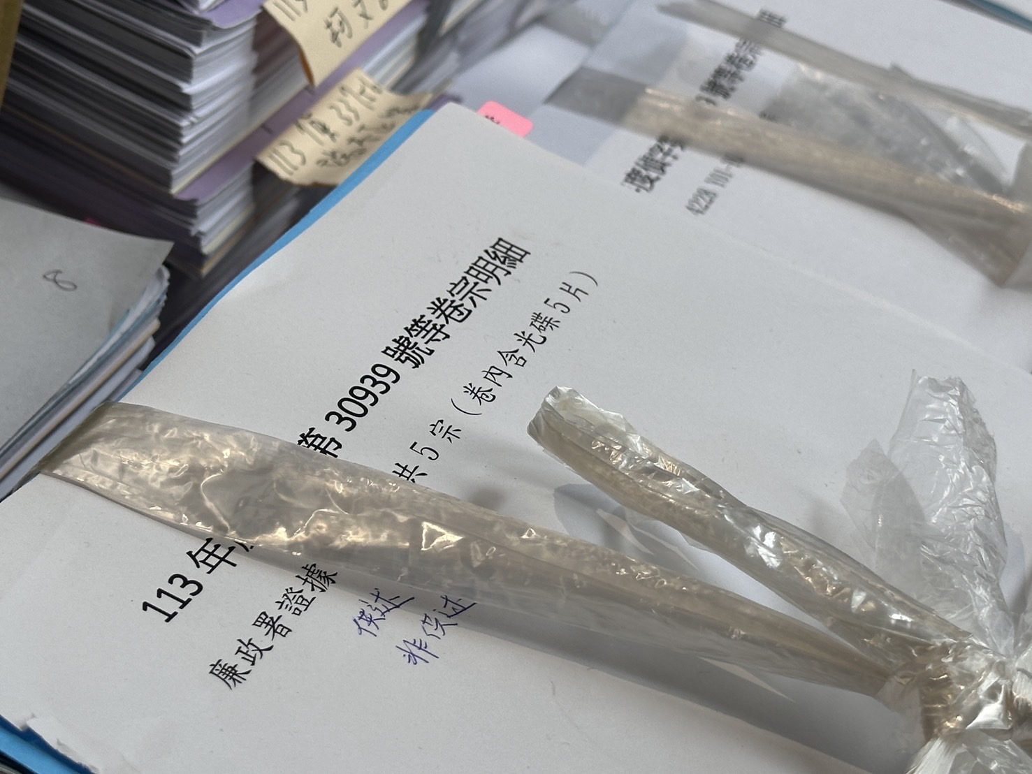 柯文哲案26日起訴，圖為北檢將180個卷宗送到北院準備召開接押庭用。圖／陳思豪攝