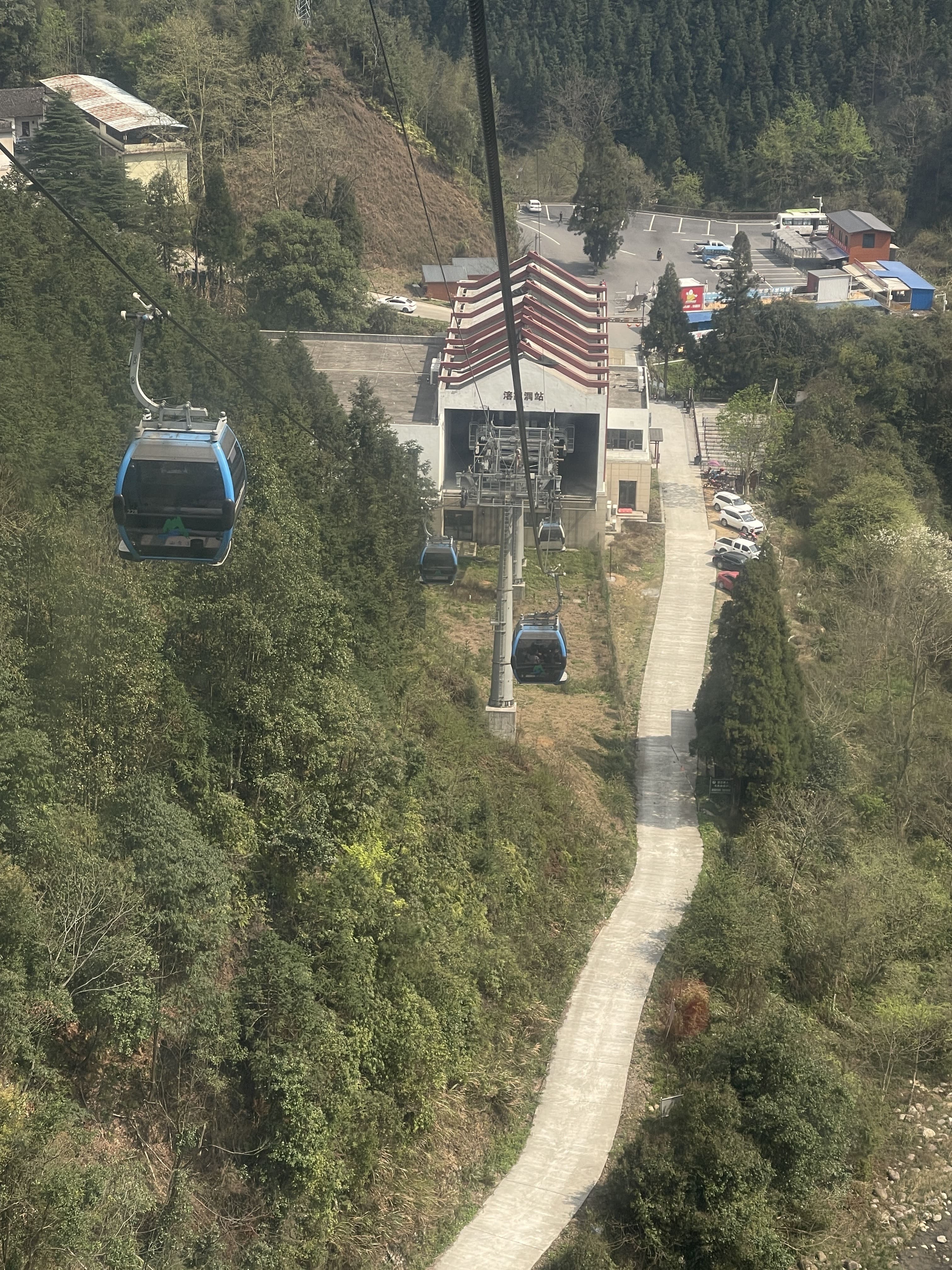 湖南郴州莽山五指峯山區有纜車供遊客搭乘。 圖/陳素貞攝