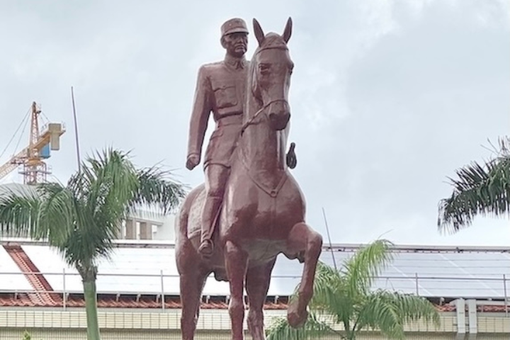 賈永婕貼蔣介石蠟像引爭議　沈政男批政治化解讀歷史