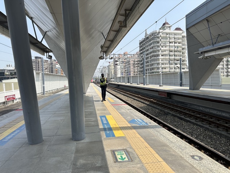 台中太原車站3日上午發生民眾不明原因落軌，遭162次普悠瑪列車撞擊當場死亡。台鐵公告，由於這起事故，包括162次車次及部分列車將有延誤。 （民眾提供）圖／中央社