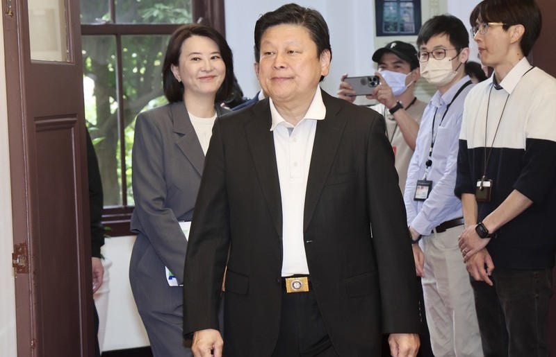 調查局北機站接獲檢舉信，懷疑傅崐萁和花蓮縣政府高官藉礦稅向業者敲詐，檢方已立案調查。圖／中央社