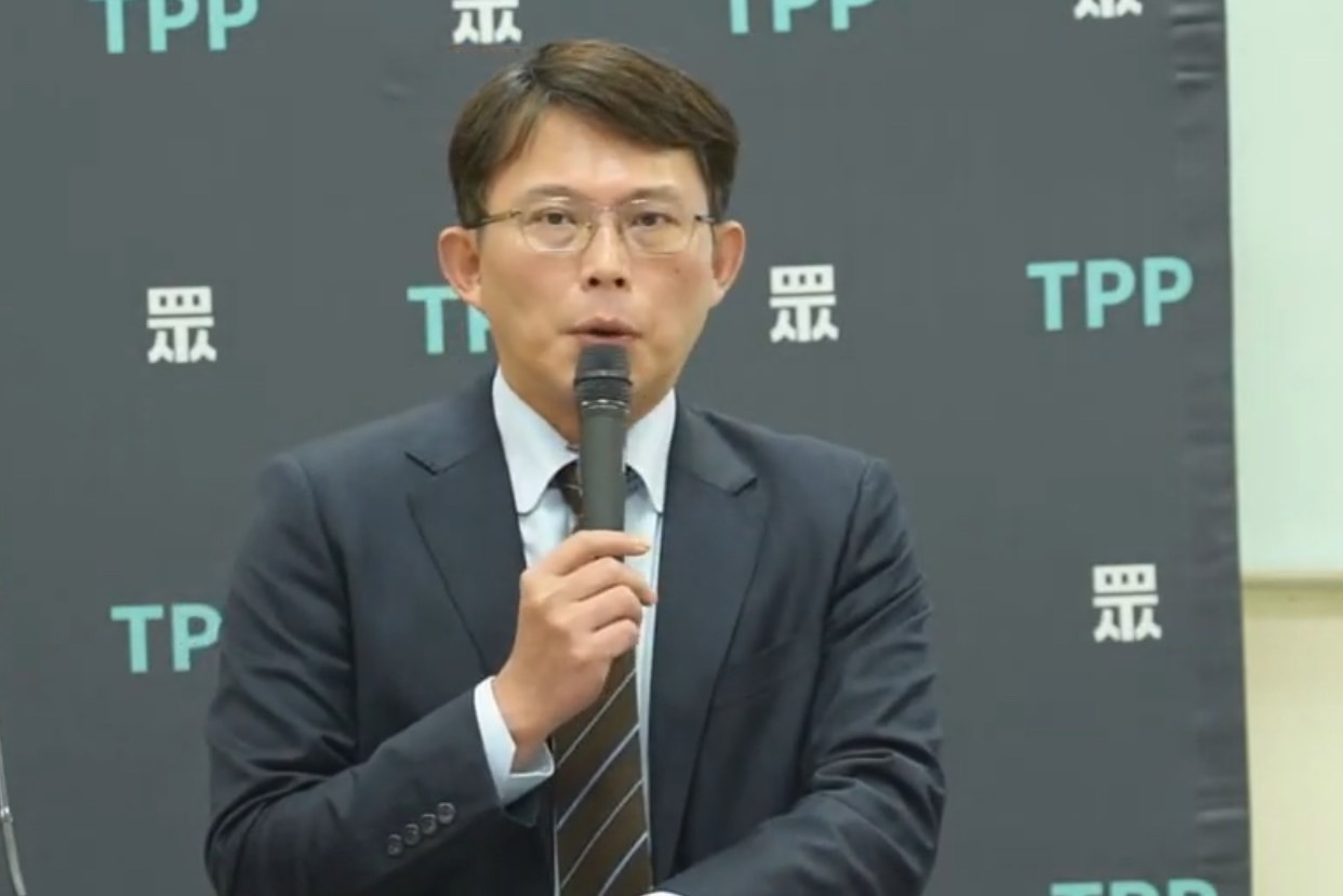 民眾黨立委黃國昌怒批，勞動部濫用就安基金資助親綠媒體。圖/取自民眾之聲官方頻道