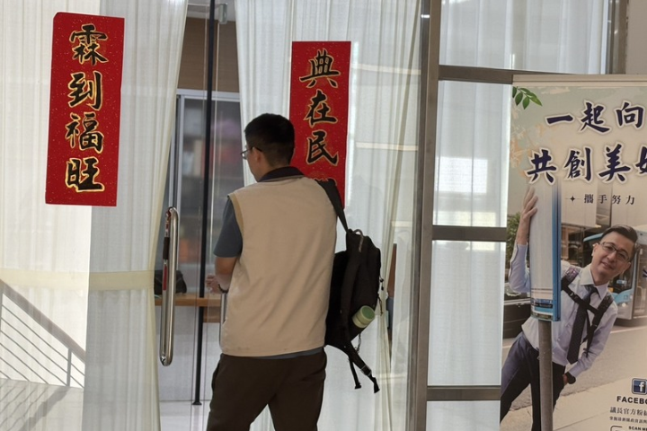 謝典霖羈押逾月供詞惹疑？彰化議會再爆大搜索　多名高層、職員帶回偵訊