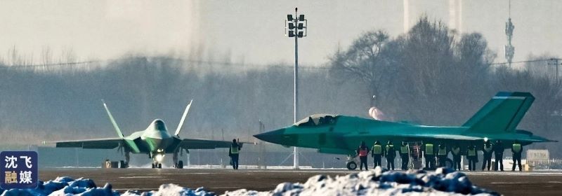 瀋飛集團於2026年1月6日完成「新年第一飛」，至少有2架殲-35型艦載戰鬥機參與飛行測試。圖/取自瀋飛融媒