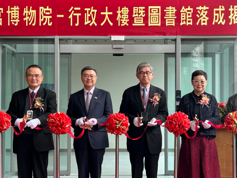 行政院長卓榮泰表示，新修正的《財劃法》可能會衝擊跨年度、跨縣市計畫。圖為卓榮泰27日（左2）出席國立故宮博物院行政大樓及圖書館新建工程落成揭牌典禮。圖/中央社