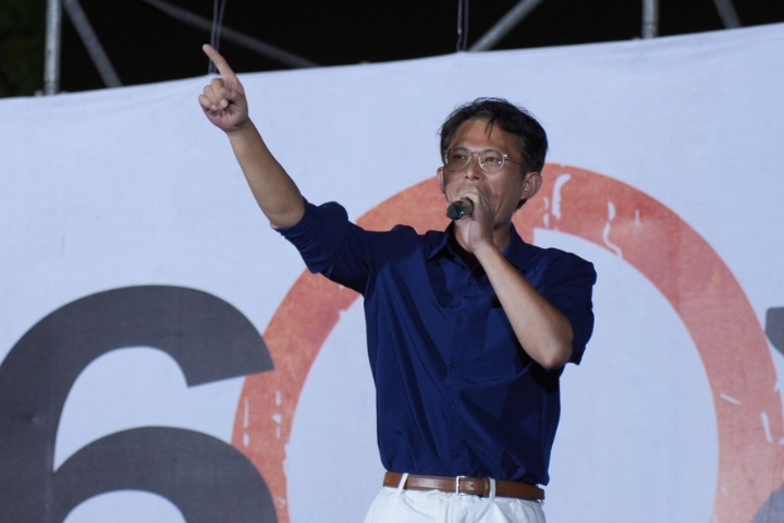 民眾黨主席黃國昌今天（25日）來到凱道前反對大罷免。圖/記者梁鴻欣攝