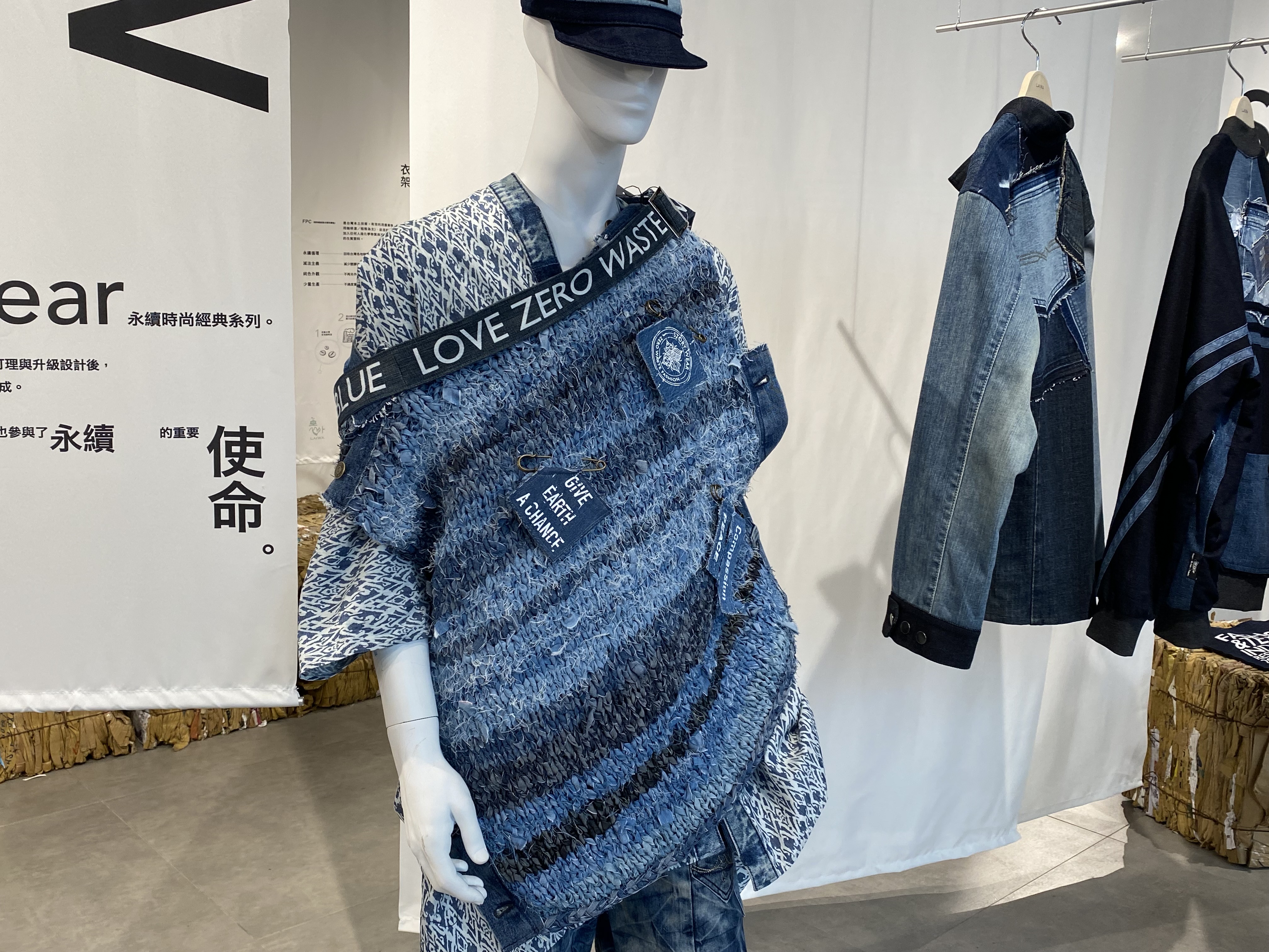 Story Wear品牌的衣服皆由廢棄布料以手工縫製而成。圖/田瑜萍攝