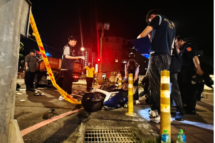 新北市三峽區北大國小外19日下午發生重大車禍，新北地檢署檢察官晚間前往現場勘查。圖/中央社