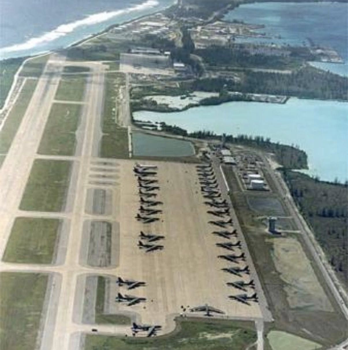 伊朗發射兩枚中程飛彈,目前對準4000公里遠、位於印度洋中部的迪戈加西亞英美聯合軍事基地,震撼各界。圖/取自 Josh Rincon FB