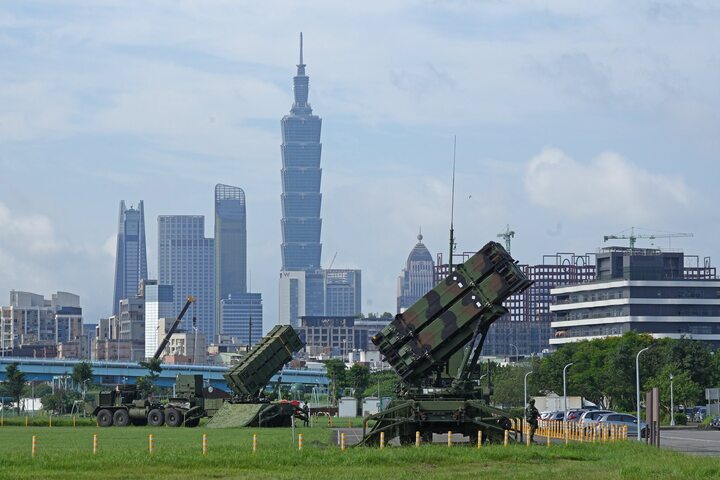 台北街頭，愛國者飛彈系統部署於當地公園，象徵美國對台防務支持仍在持續。圖/取自國防部發言人《臉書》官方帳號