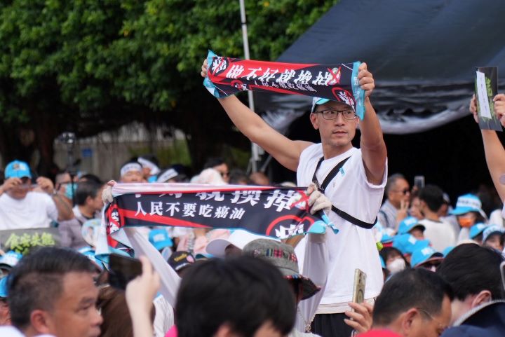 「我是人,我反毒油」護食安集會,號召全民站上街頭,要求政府徹查毒油流向、公開真相並追究政治責任。圖/記者陳思豪攝