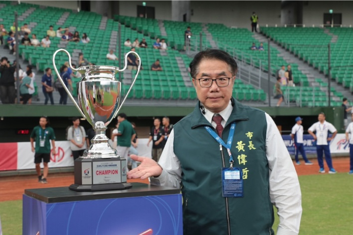 台南市長黃偉哲（圖）曾因為力暘集團案，接受檢方約談作證。圖為他17日出席2025第12屆亞洲U15青少棒錦標賽。圖/中央社
