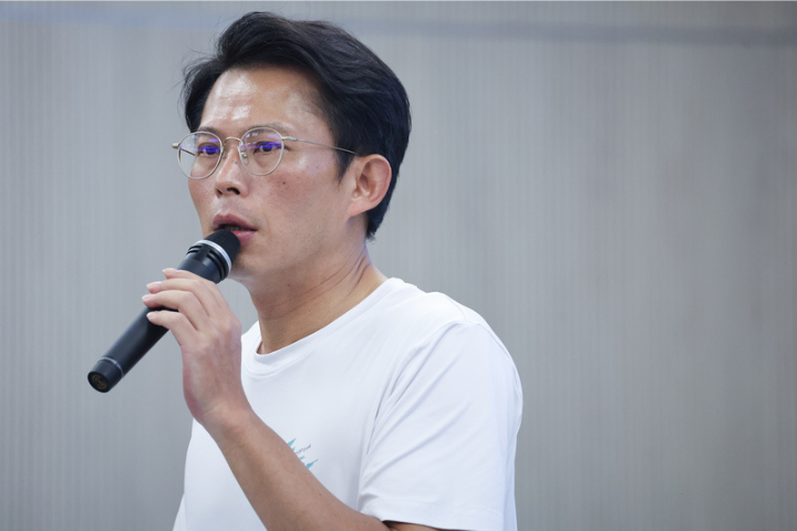 美國智庫學者拜會民眾黨中央黨部，民眾黨主席黃國昌親自迎接，雙方就台美關係、國內政局等議題交換意見。圖/中央社