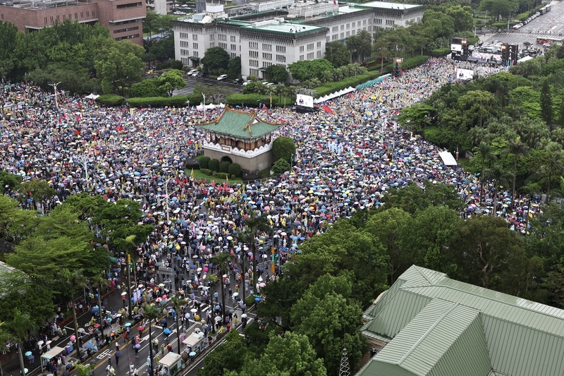 【陳朝平專欄】獨裁者就在台灣 我們永遠不會卑躬屈膝!