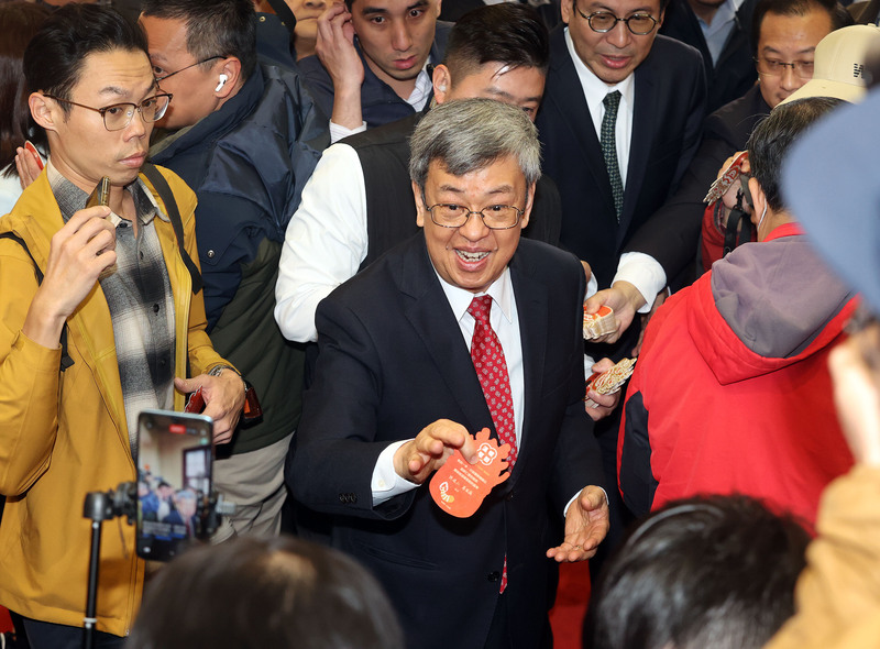 行政院長陳建仁15日出席行政院新春團拜。圖/中央社