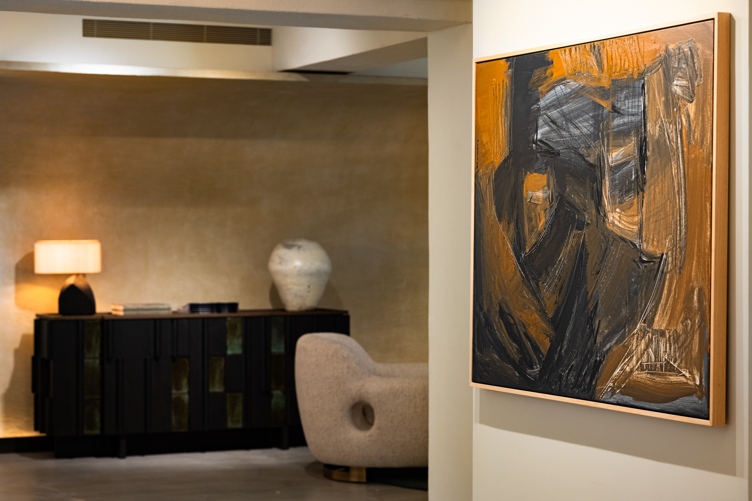 布魯諾・默因納德Bruno Moinard在白卡藝廊的展覽呈現設計手稿、設計家具與繪畫等多重面向。圖/Carte Blanche Galerie白卡藝廊提供，Meanwhile Studio_2攝影