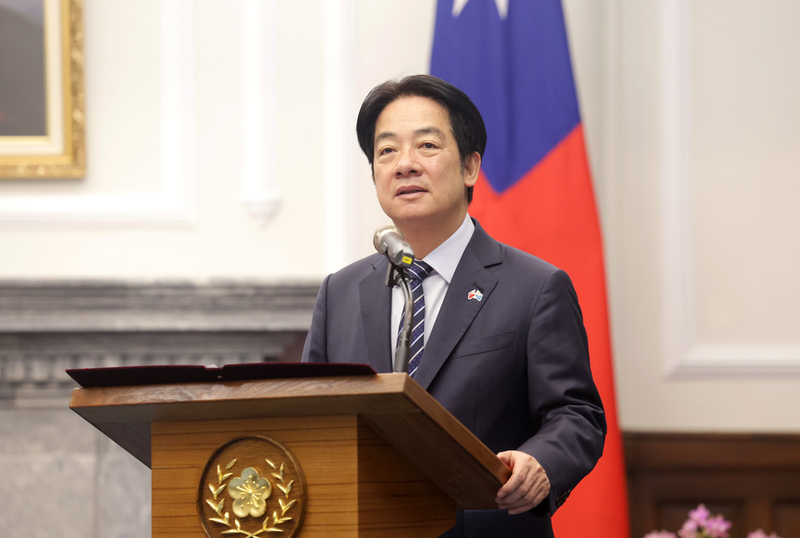 總統府副秘書長9日表示赴美談判、扶持產業預算都被藍白凍刪了。藍營爆氣表示，上述預算案不是撤案，就是改為主決議，賴政府不僅治國無能，還無恥造謠。圖為總統賴清德8日接見外賓。圖/中央社