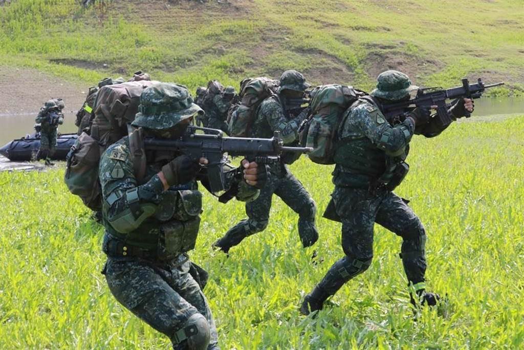 美軍綠扁帽部隊多年前就來台協訓特戰「6人小組」。圖/取自國防部資料照片