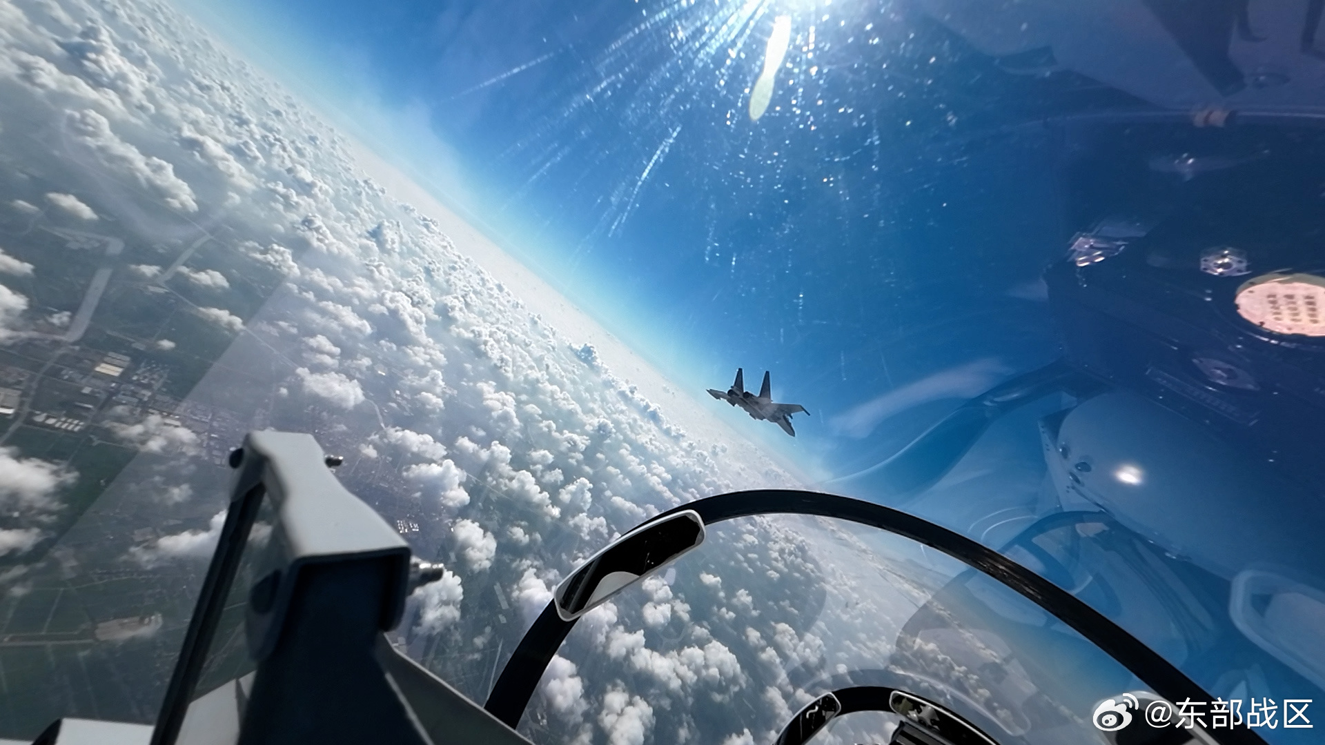 大陸在台海舉行軍演已成常態，圖為東部戰區空軍繞台海上空訓練。圖／取自東部戰區微博