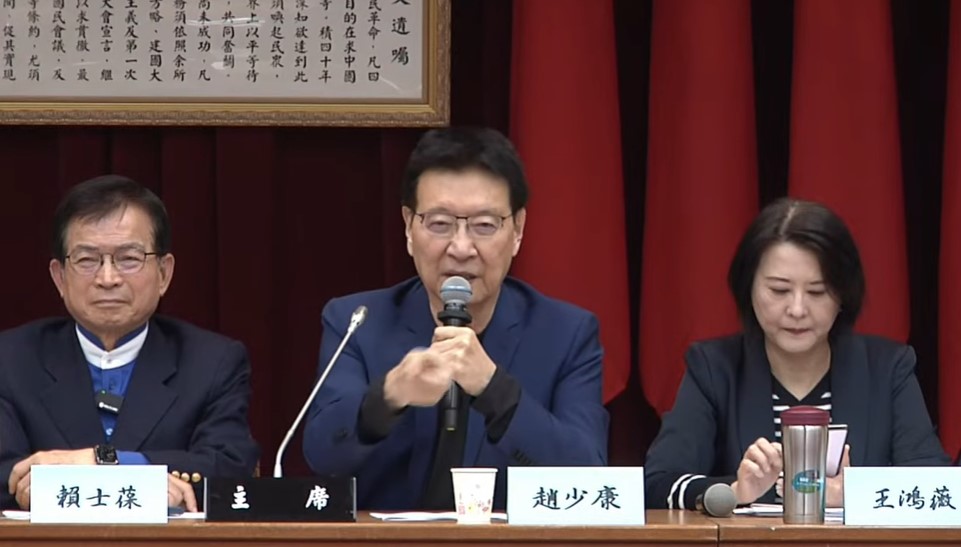 前中廣董事長趙少康和多名國民黨召開記者會，要推動「核子反應器設施延役條例草案」。圖/林睿康攝