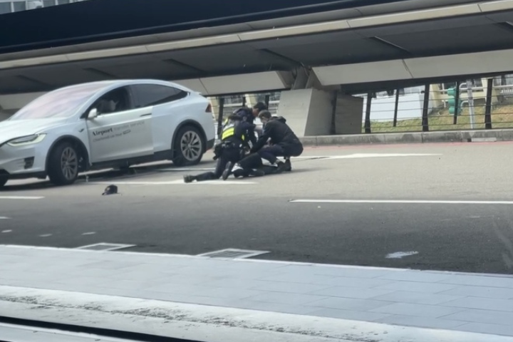 桃機黃牛拒檢 警連開8槍攔下 港籍旅客甩出車外送醫